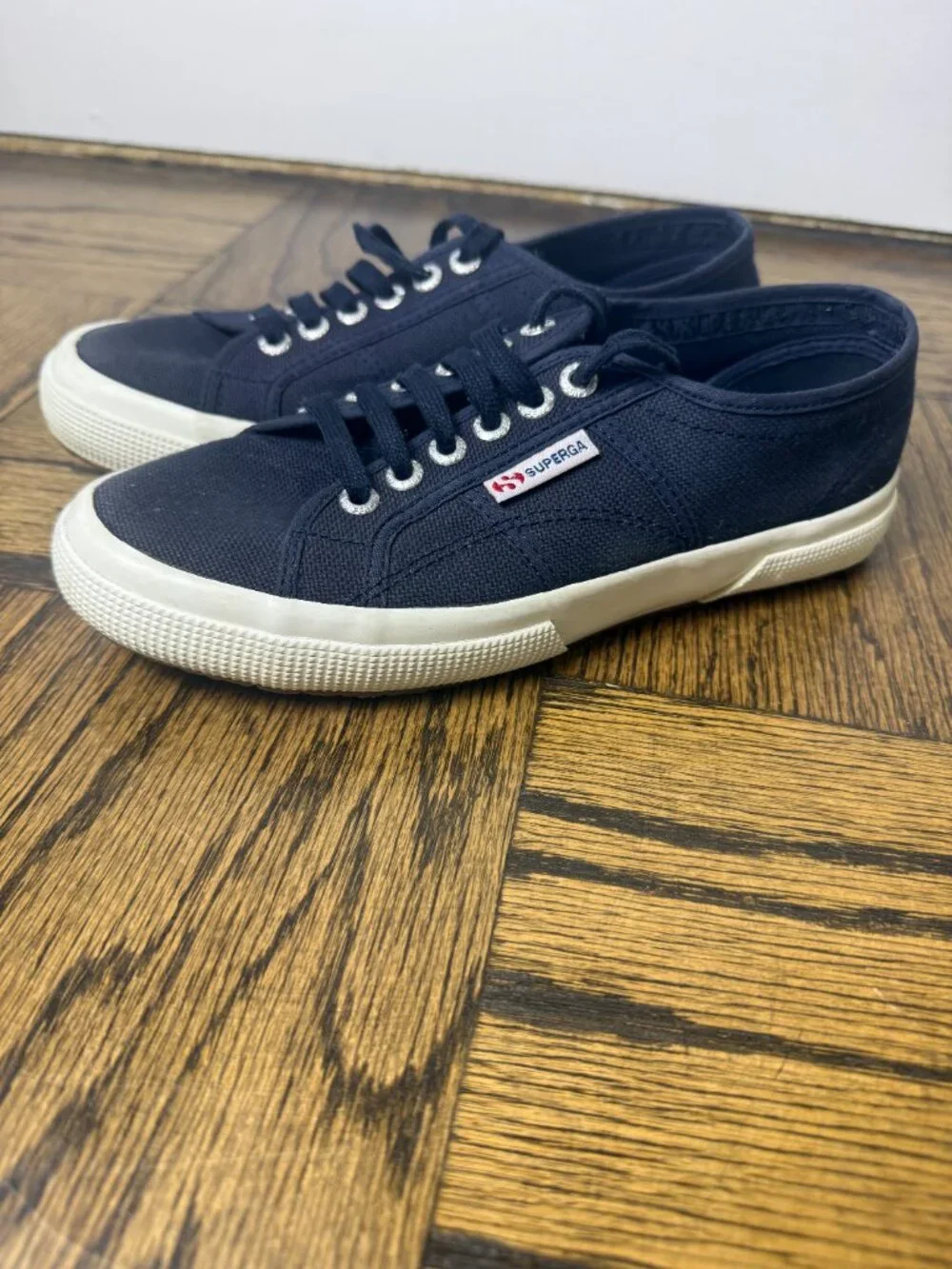 Superga womens S000010 Sneaker White Navy Size 39 US Size 8.5
